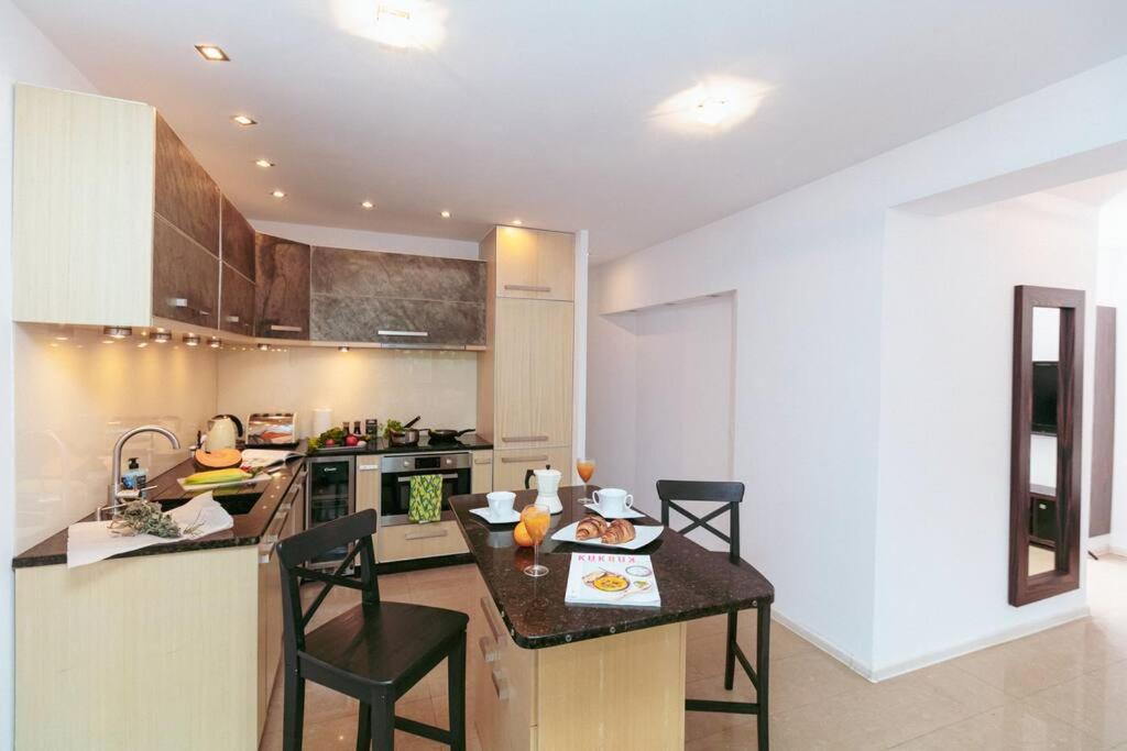 Apartment In The Heart Of Warsaw! Bagian luar foto