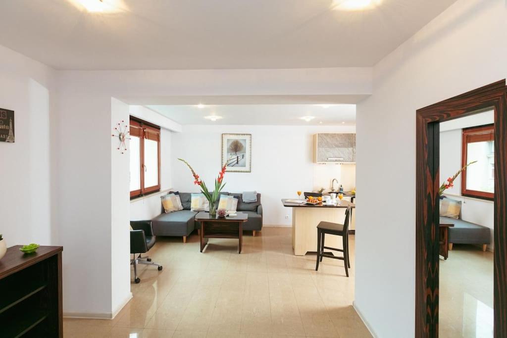 Apartment In The Heart Of Warsaw! Bagian luar foto