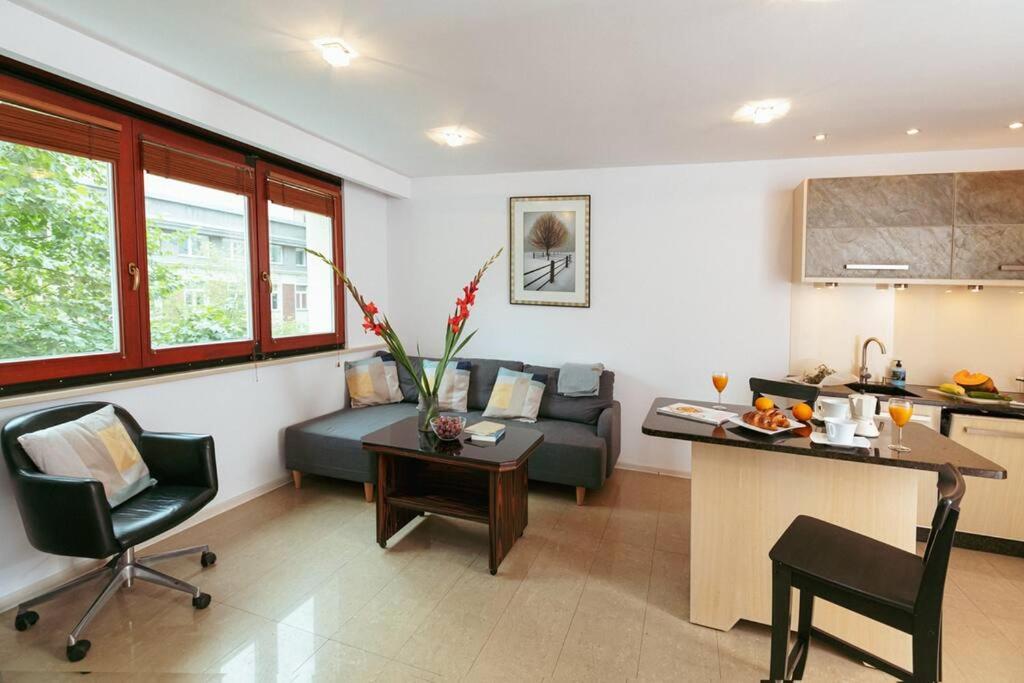 Apartment In The Heart Of Warsaw! Bagian luar foto