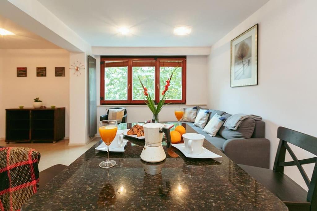 Apartment In The Heart Of Warsaw! Bagian luar foto